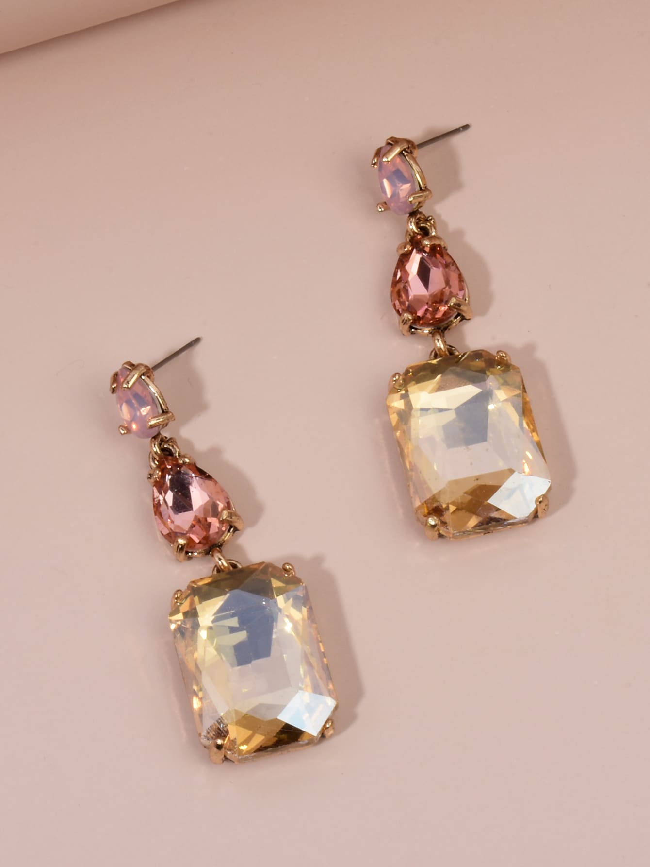 Soigne Earrings (Pink)